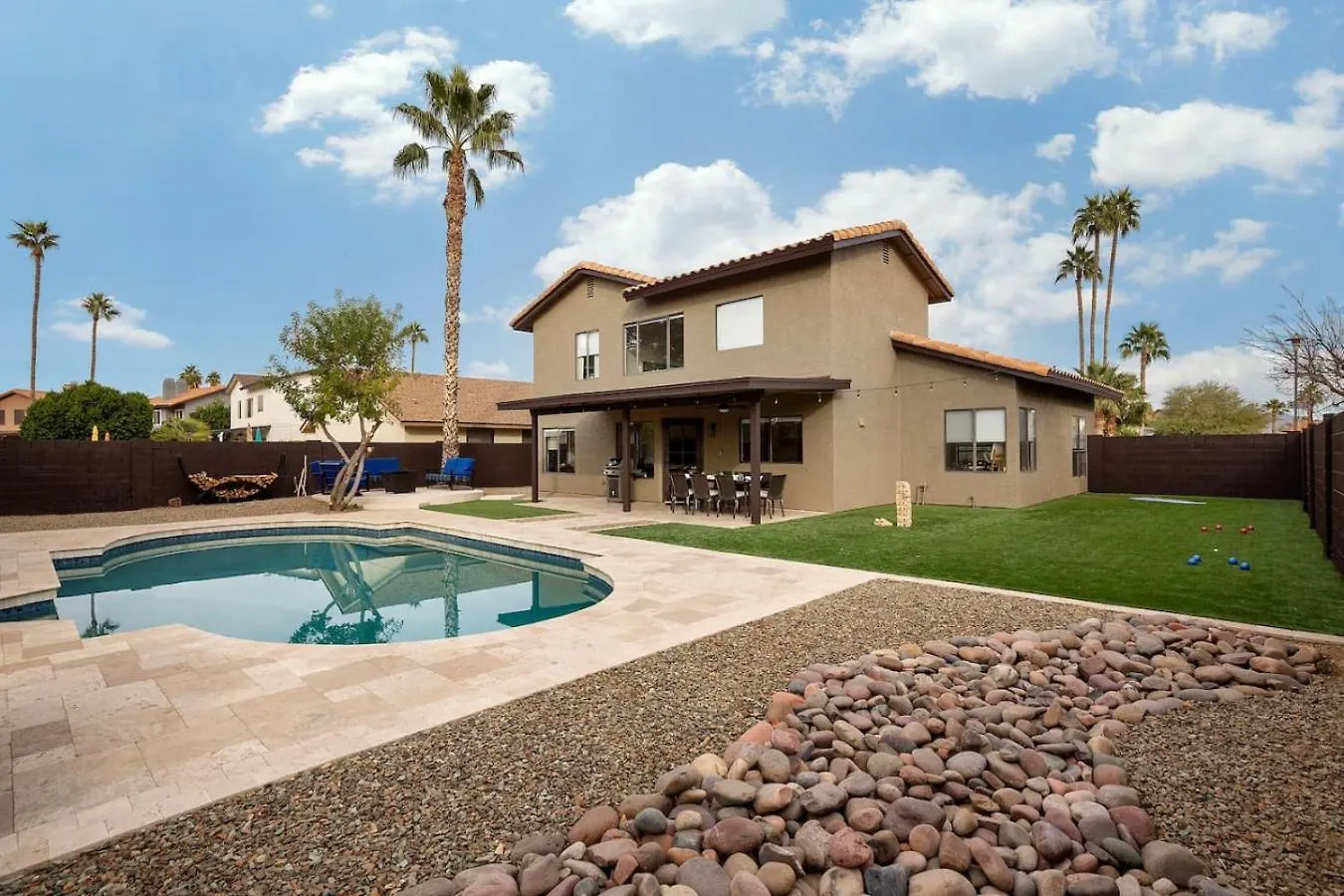 Sparkling Pool, Foosball, Fire Pit, Home Gym Phoenix 0*,